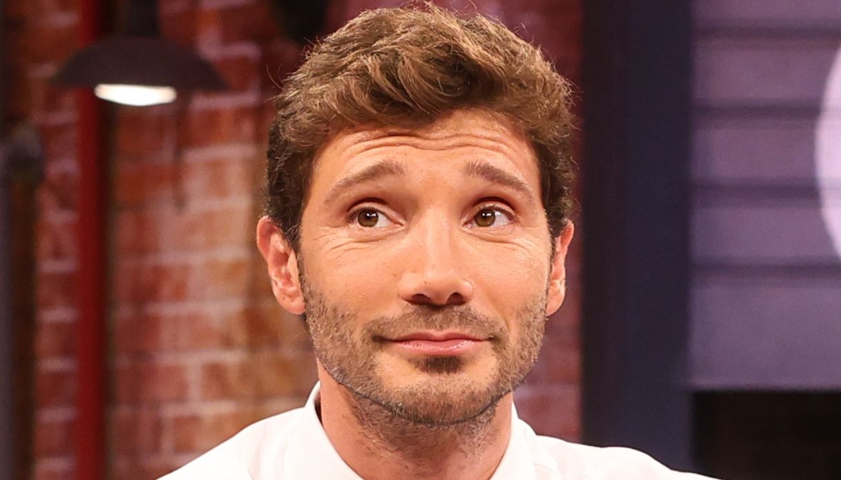 Affari Tuoi, Achille trionfa e Stefano De Martino non frena l'entusiasmo