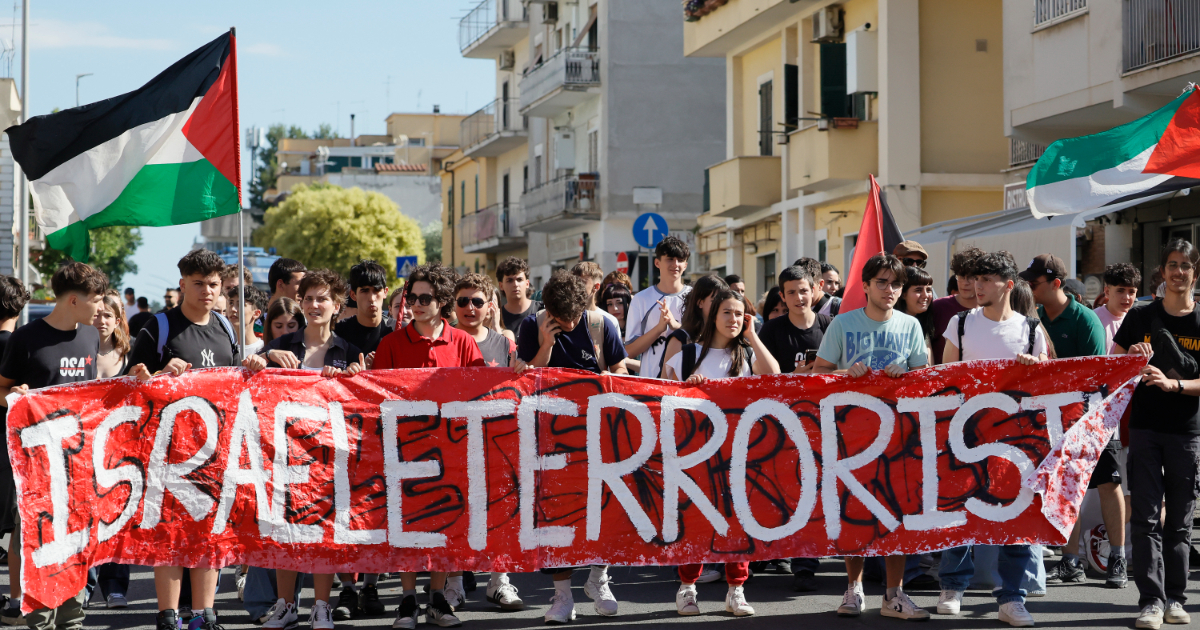 Attacco alla Flotilla: studenti occupano liceo Rossellini a Roma e annunciano nuove proteste | Il Fatto Quotidiano