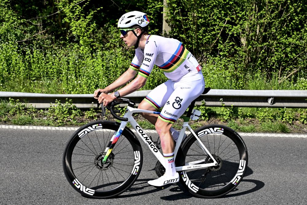 Alaphilippe rinasce con una stoccata da vecchi tempi. Pogagar non incide, Bettiol sul podio