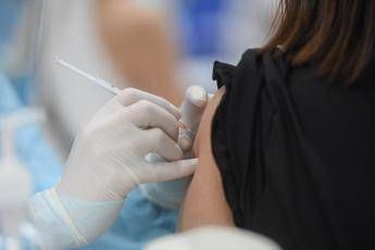 Uap: "I vaccini sono un atto medico, ma in farmacia sì e in ambulatori accreditati no incongruenza da superare"