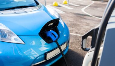 L'Ue non rinuncia alle auto elettriche, ma le norme sulle emissioni vanno riviste