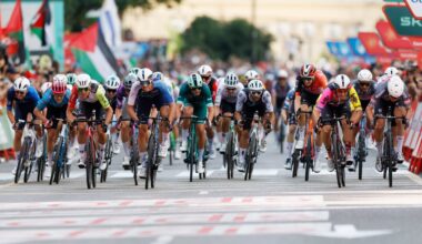 Vuelta a España 2025, Elia Viviani dopo declassamento e cartellino giallo: "Mi spiace per il team e i miei compagni perché meritavano un risultato migliore"