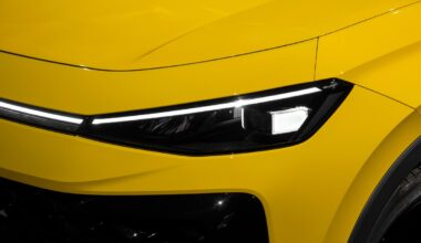 Nuova Volkswagen T-Roc, design rinnovato e interni hi-tech: i prezzi