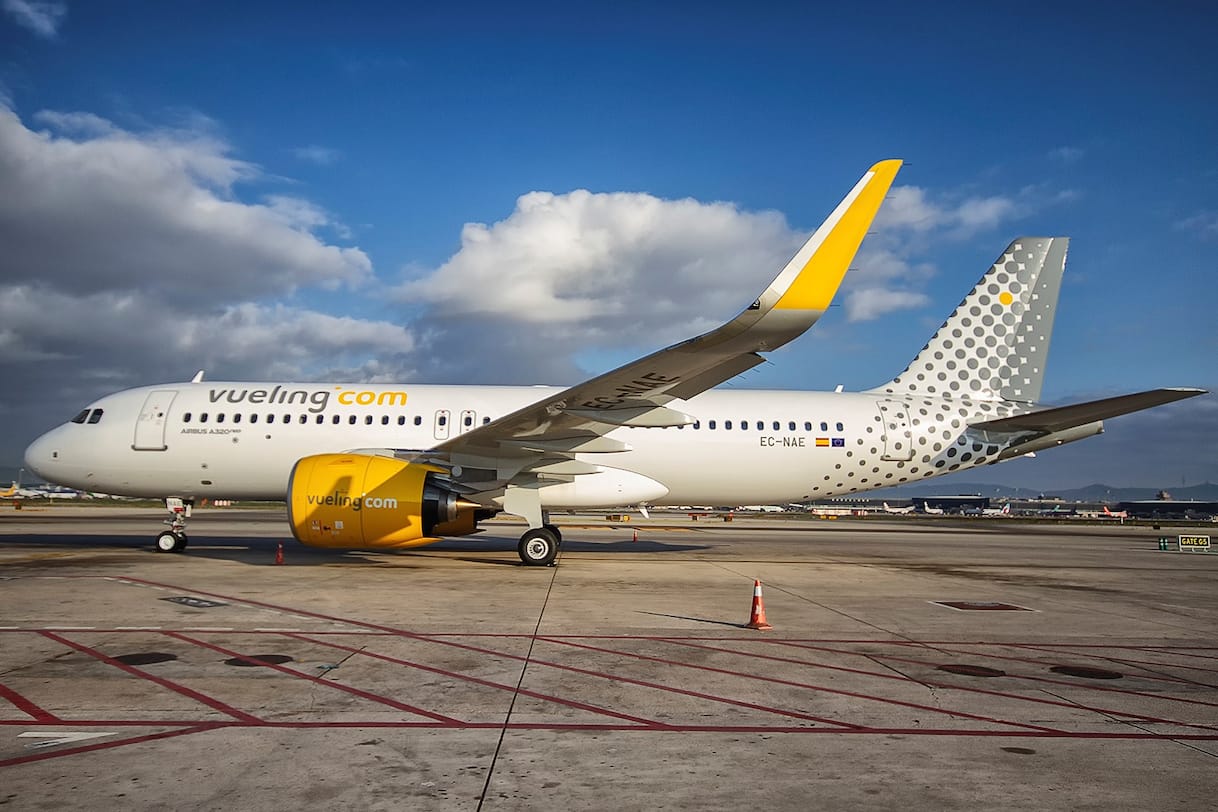 Vueling, compagnia aerea licenzia dipendenti a Fiumicino e riduce flotta e rotte: cosa sappiamo