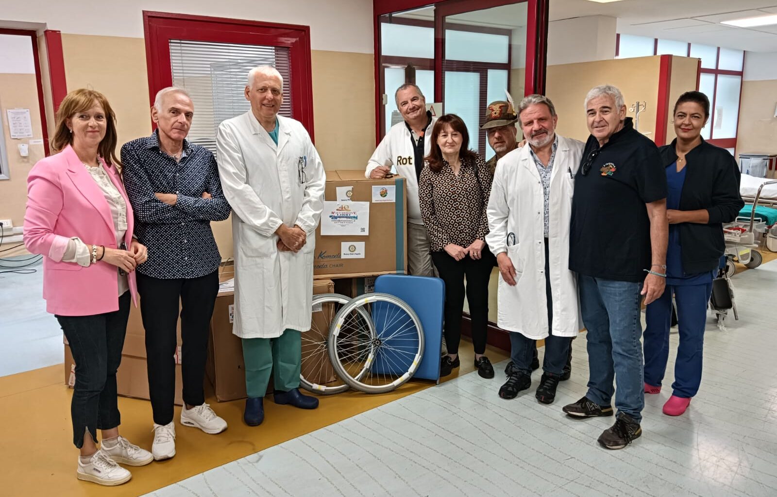 Ospedale San Salvatore: donate 3 poltrone a rotelle al pronto soccorso