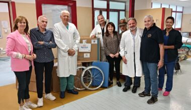 Ospedale San Salvatore: donate 3 poltrone a rotelle al pronto soccorso