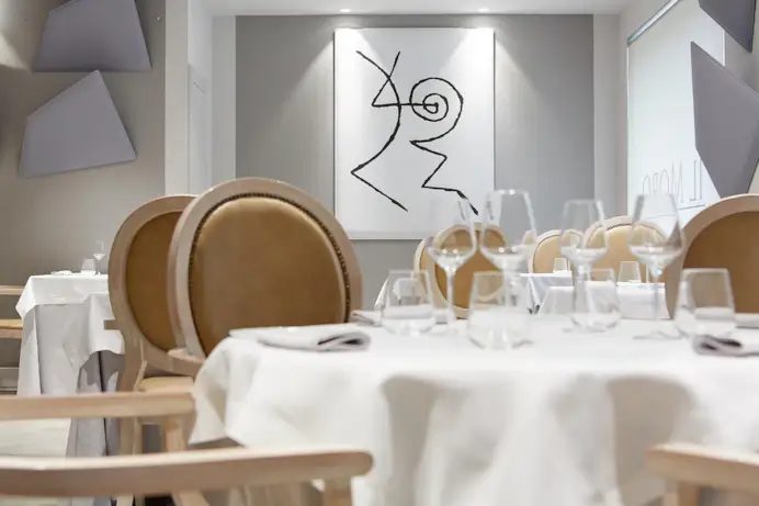 La sala del ristorante di pesce Il Moro dei fratelli Butticè.