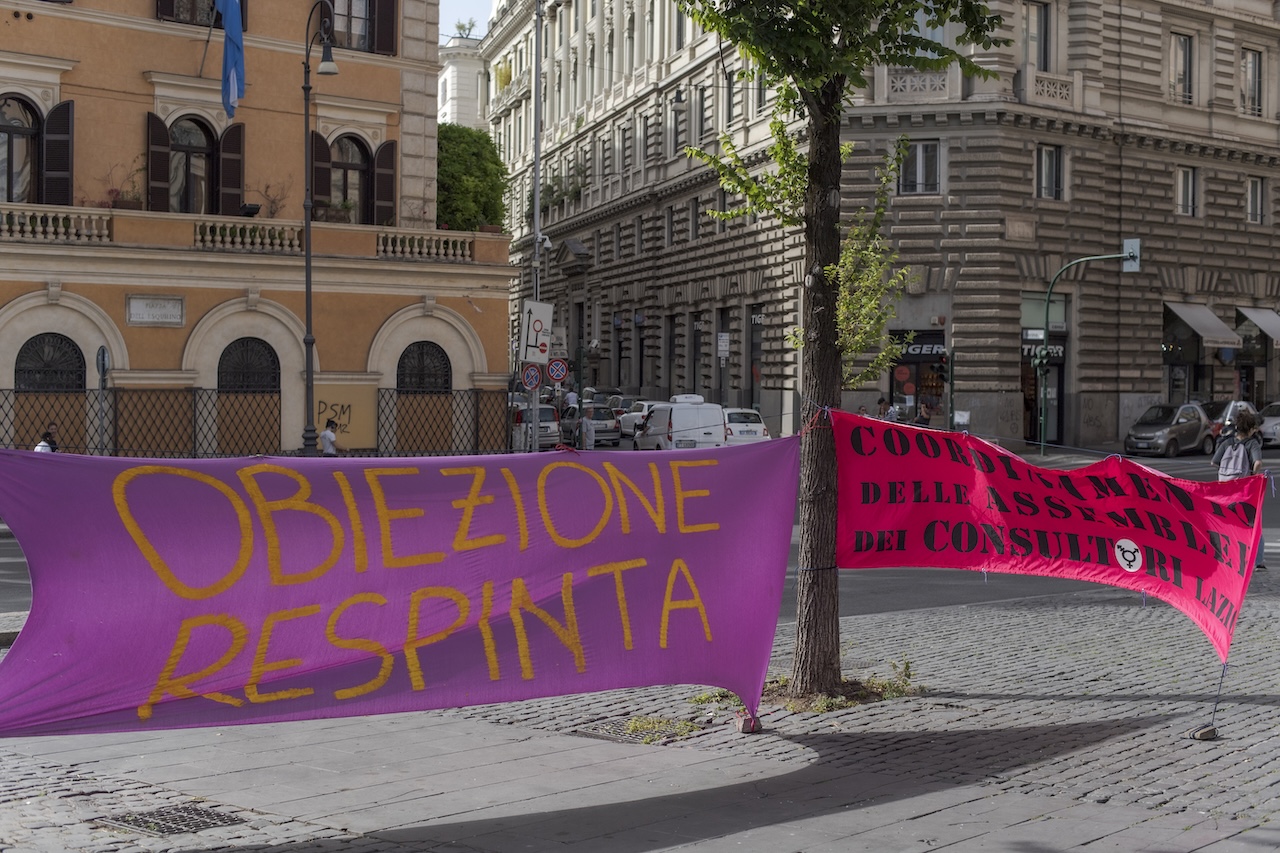 Aborto, il diritto c'è, l'accesso no. Il report di Medici nel mondo