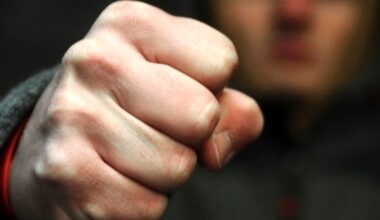 Uomo urina in strada a Torino, scoppia una lite e un ultras viene punito con il Daso: provvedimento ritirato dal Tar