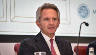 Mediobanca, Nagel lascia dopo 22 anni: incassati oltre 40 milioni