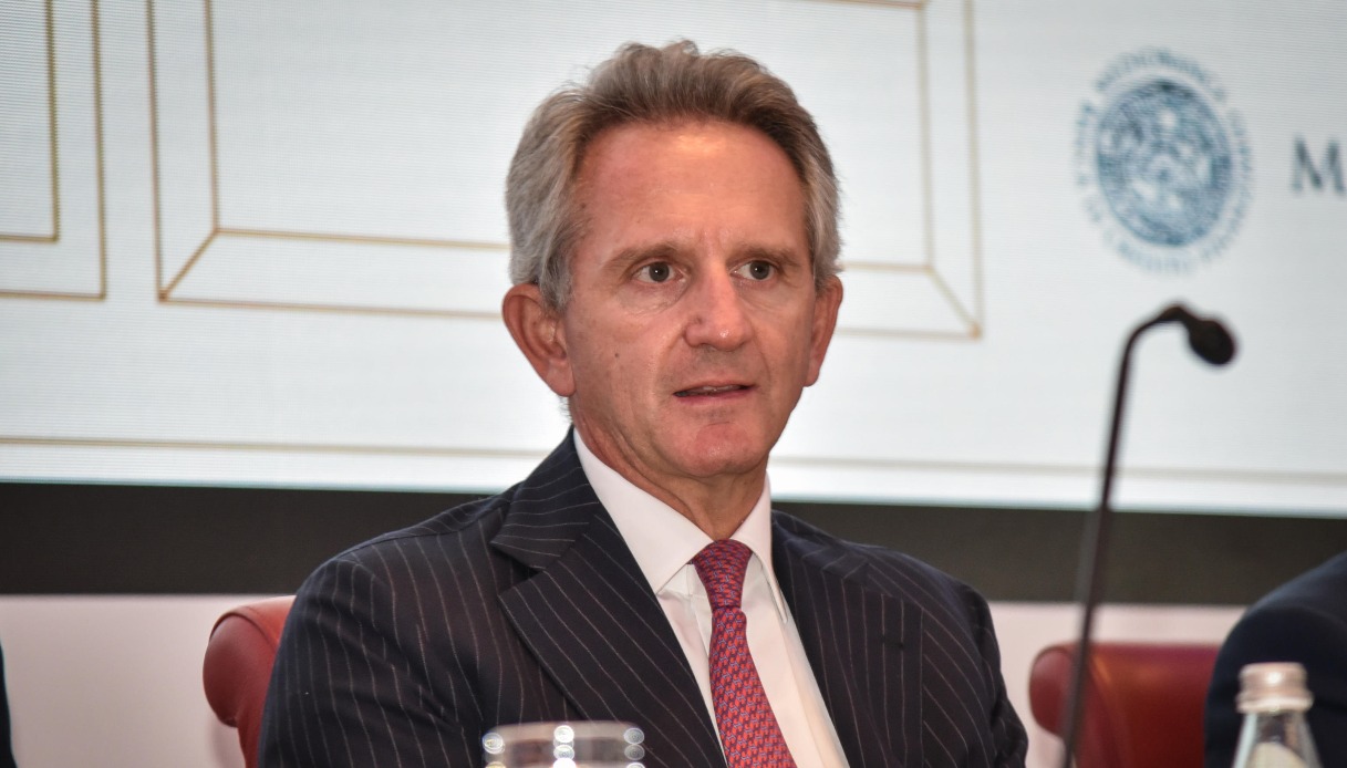Mediobanca, Nagel lascia dopo 22 anni: incassati oltre 40 milioni