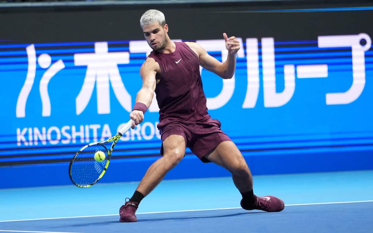 Alcaraz ai quarti all'Atp Tokyo 2025: Bergs battuto in due set