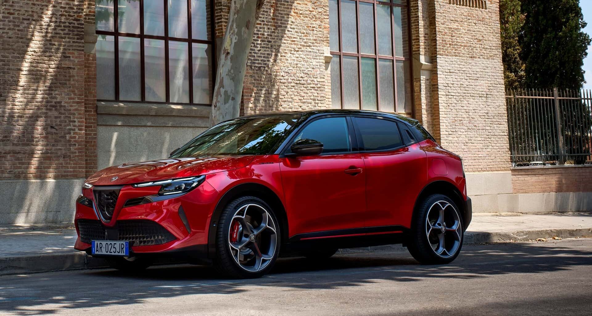 L'Alfa Romeo Junior si rinnova, ecco come e quanto costa
