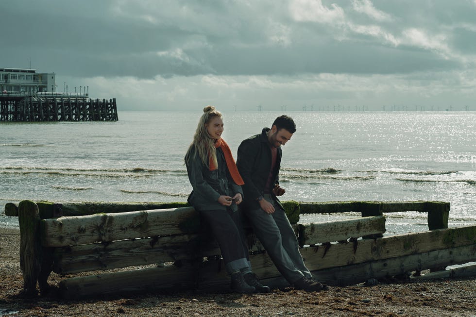 imogen poots e brett goldstein in all'of you.