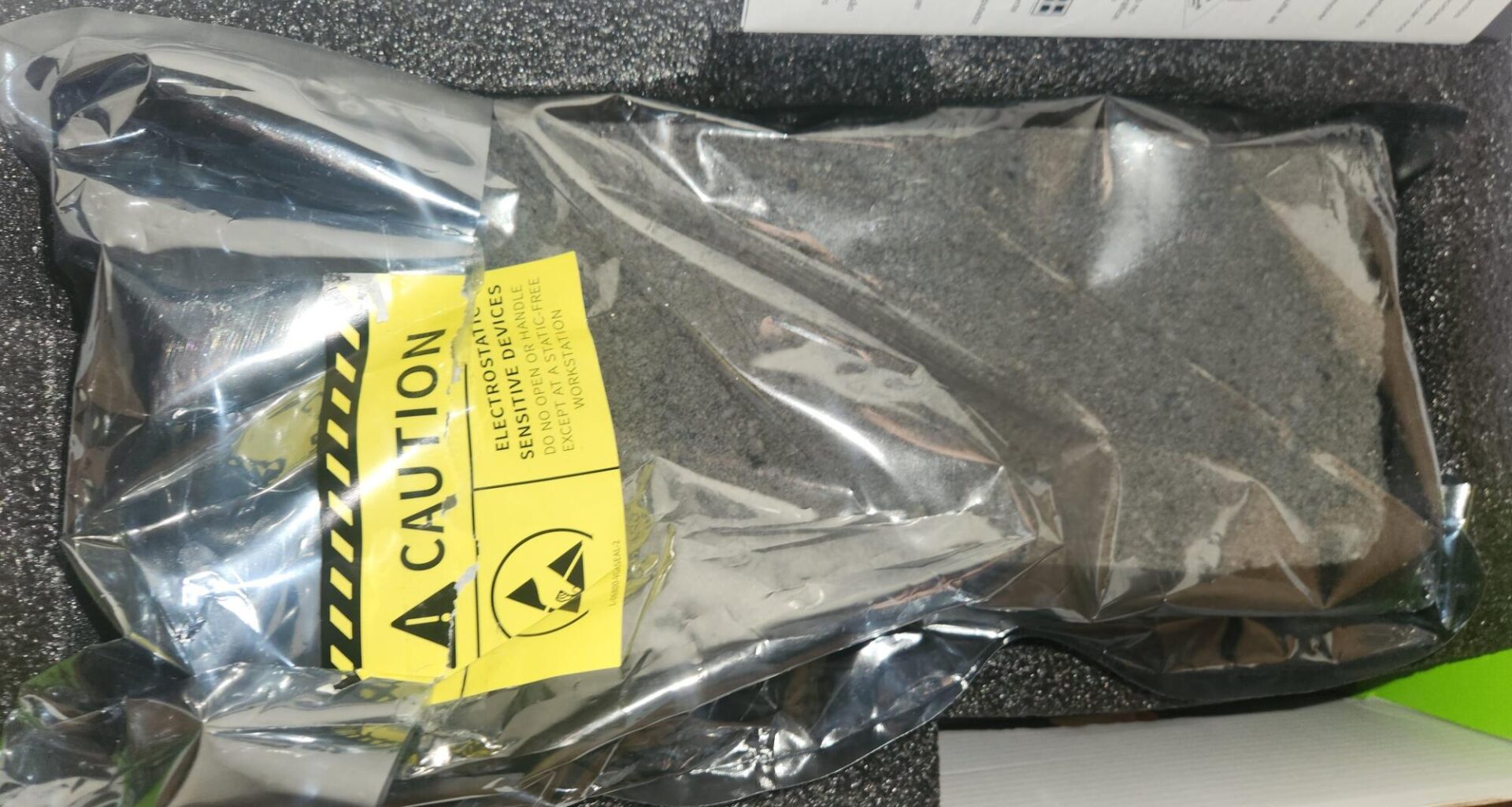 Amazon spedisce un mattone al posto di una RTX 5080