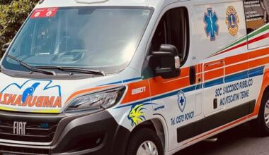 Auto contromano sull’autostrada A11, ambulanza si mette di traverso ed evita la tragedia