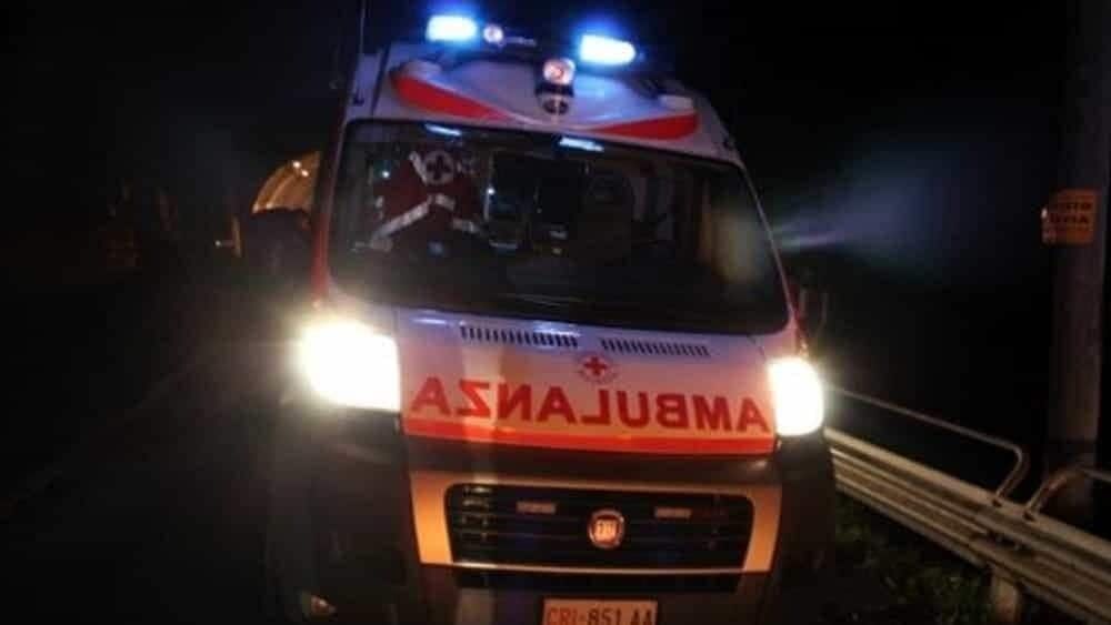 auto finisce contro albero per schivare un animale, muore neonato di cinque mesi