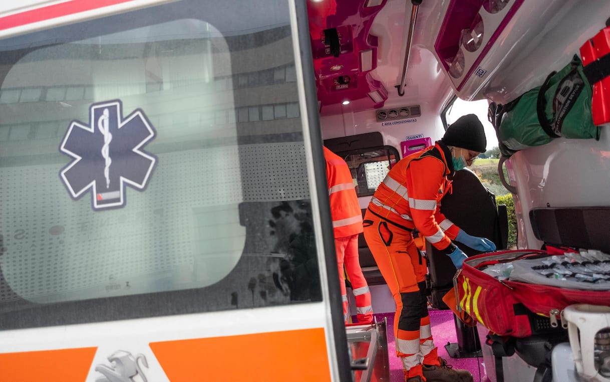 Monza, uomo ricoverato in terapia intensiva dopo aver bevuto soda caustica al bar