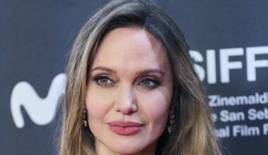 Angelina Jolie incredibilmente ringiovanita e look stratosferico sul red carpet del Festival di San Sebastian