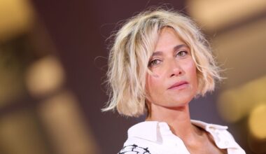 Tra le news su Anna Foglietta, il caschetto messy a Venezia