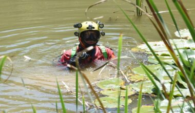 Scivola in acqua mentre sta pescando: muore a 20 anni