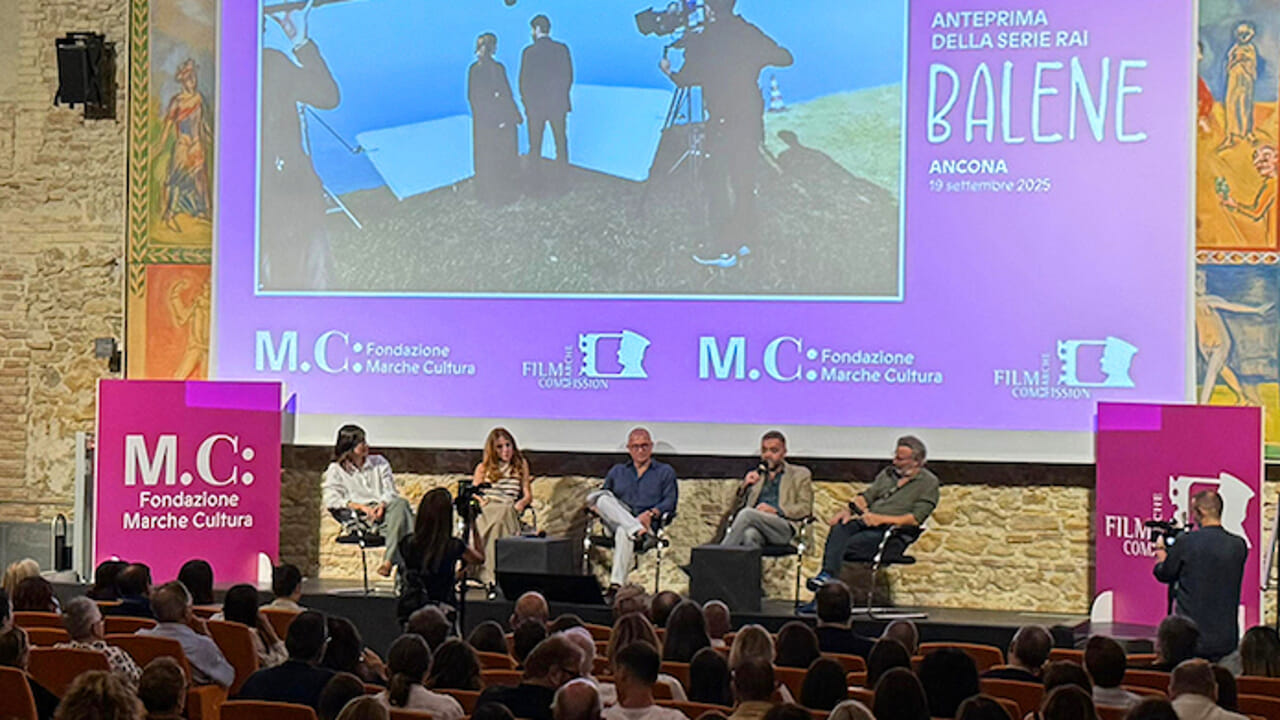 "Balene" alla Mole, grande successo per la première della serie tv interamente girata nelle Marche