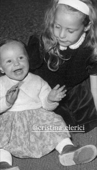 Antonella Clerici e la sorella Cristina da piccole antonella clerici e la sorella cristina da piccole