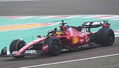 Hamilton in pista per la prima volta a Fiorano, folla sugli "spalti" del cavalcavia