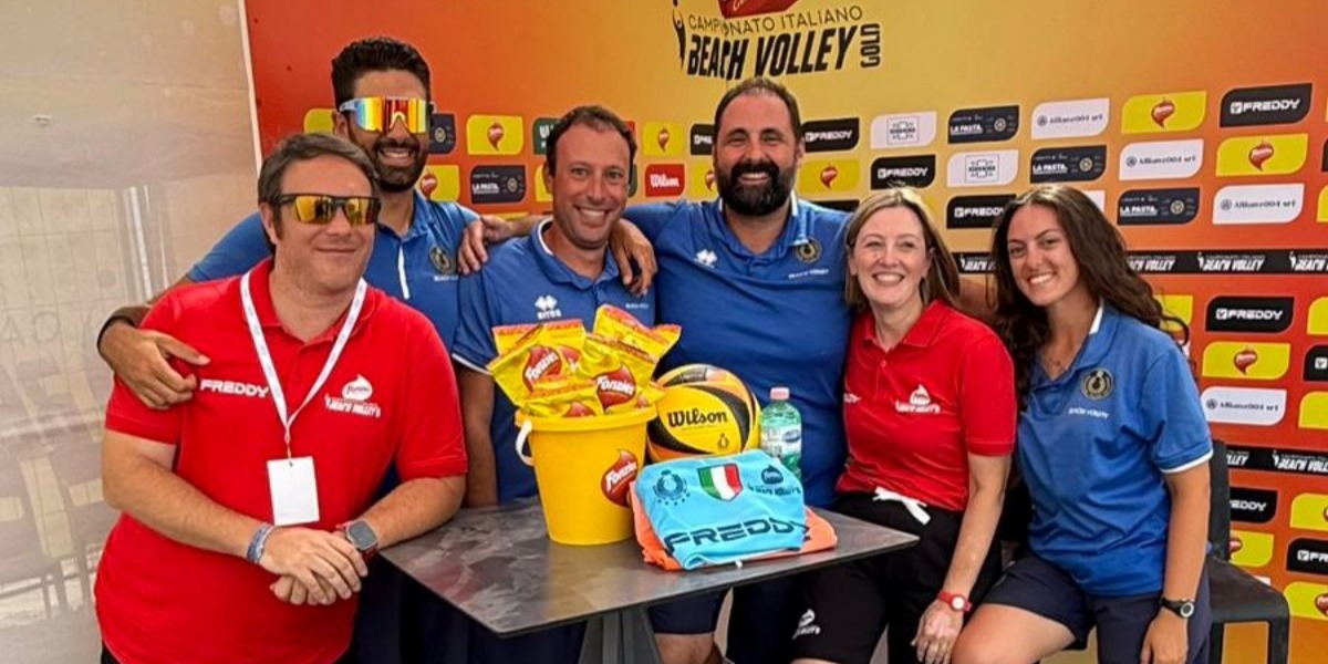 FIPAV Lazio - Folta rappresentanza dei fischietti laziali alle finali scudetto di beach volley svolte a Bellaria Igea Marina