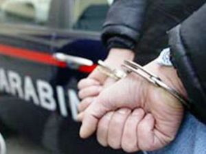 SANTA MARIA CAPUA VETERE, BLITZ DEI CARABINIERI: TRE ARRESTI PER DROGA, DENUNCE E SANZIONI
