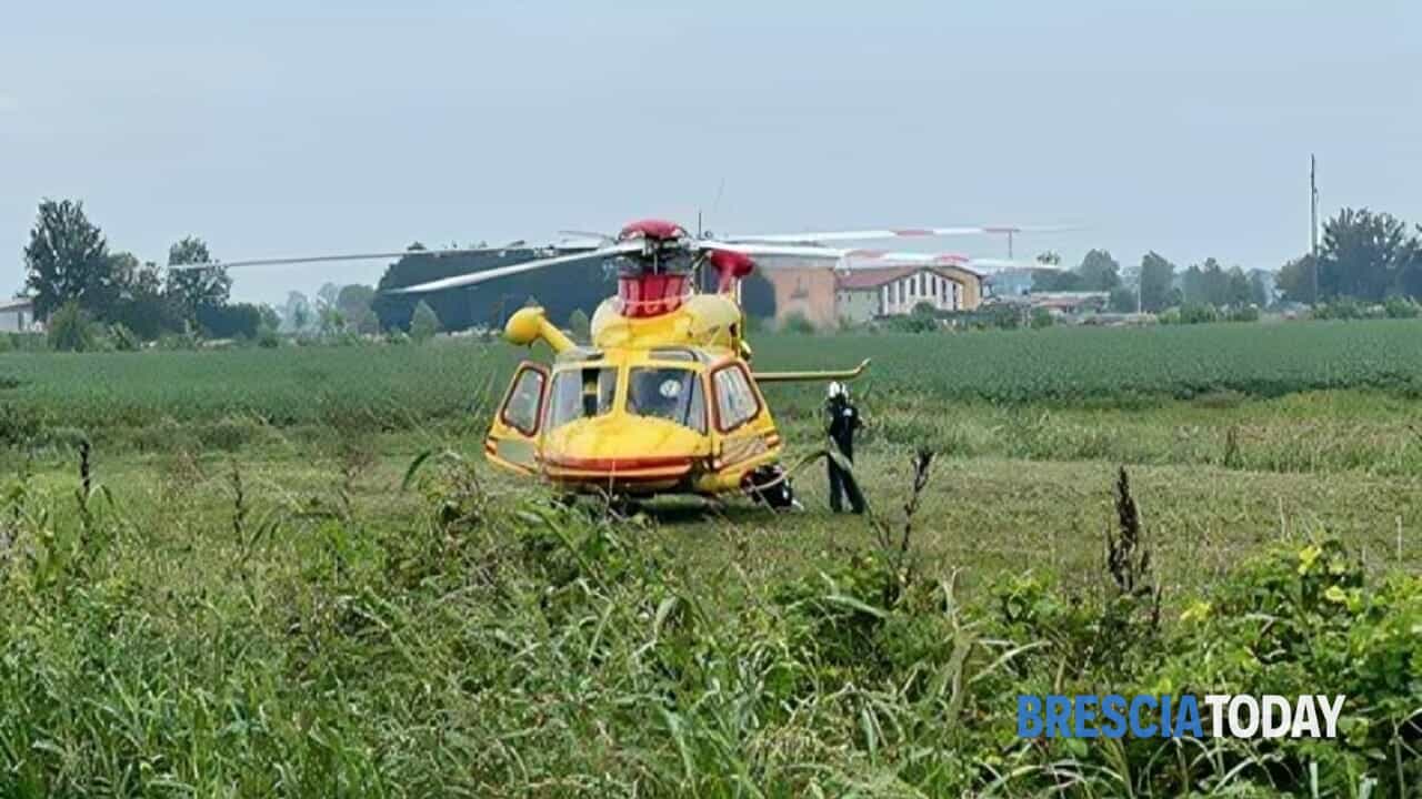 Ragazza si getta dall'auto in corsa per togliersi la vita: soccorsa dall'elicottero di Brescia