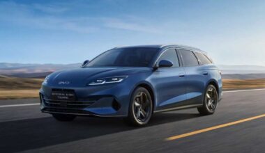 I dazi fanno volare le vendite di auto elettriche cinesi: il paradosso