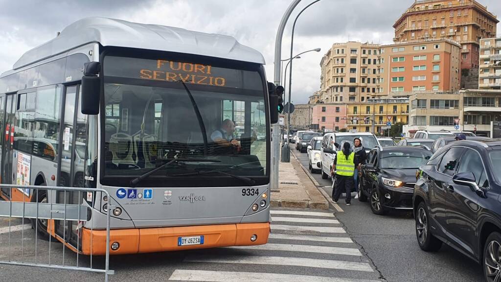 autobus sciopero amt fuori servizio