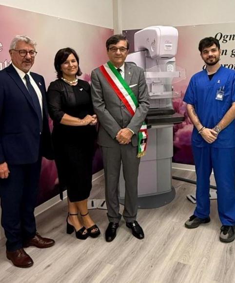 Avanti con la prevenzione oncologica. Donato un nuovo mammografo