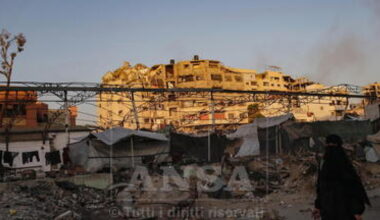 L'anello di fuoco d'Israele a Gaza city, decine di morti - Notizie