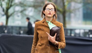 Giacca scamosciata e ballerine in suede, la combo boho classy autunno 2025