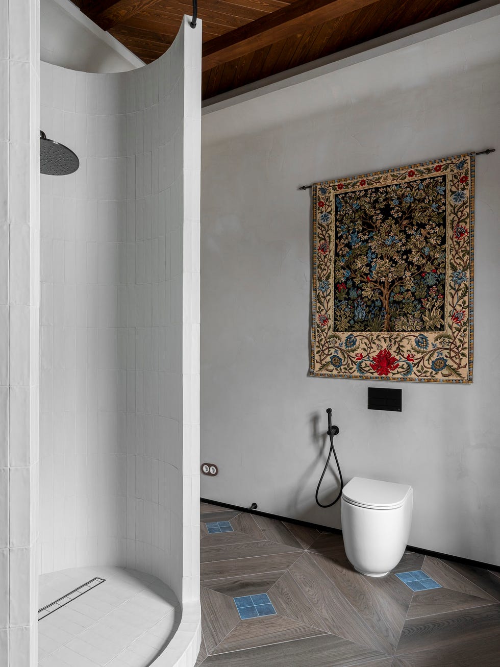 esta casa luminosa y eclectica combina diseno a medida, piezas vintage y detalles art deco