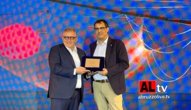 VIDEO. A Lanciano la Regione premia Marco Bellelli per lo scatto sui trabocchi che ha fatto innamorare la Nasa