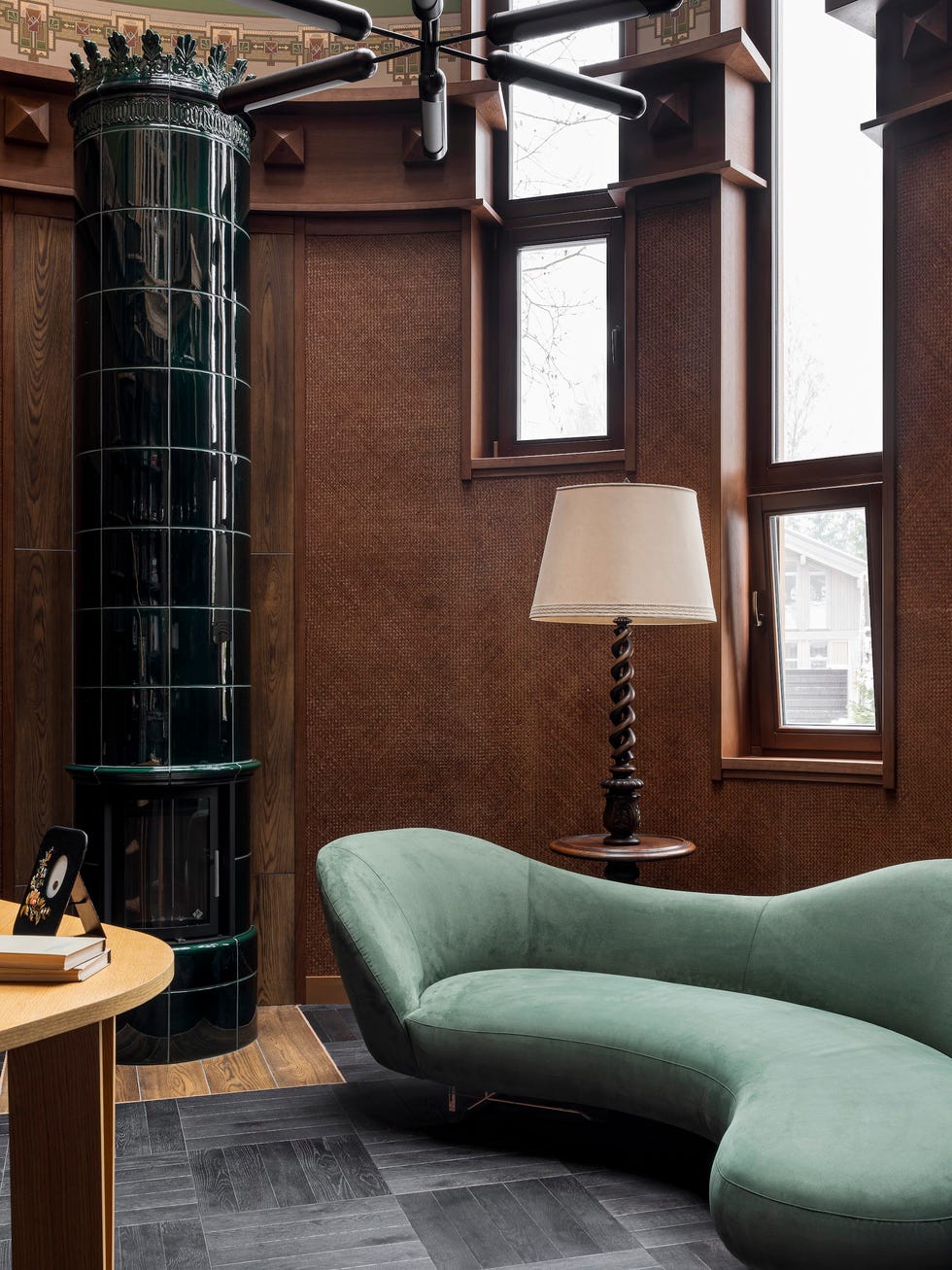 esta casa luminosa y eclectica combina diseno a medida, piezas vintage y detalles art deco