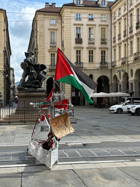 blocco-mezzi-pubblici-piazza-palazzo-città-attivisti-pro-palesina-250910-2