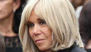 Brigitte Macron, in tribunale le prove fotografiche che è una donna