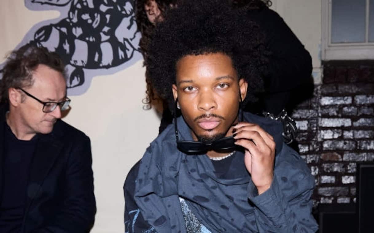 Cadavere trovato nella Tesla abbandonata del rapper americano D4vd