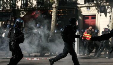 Francia in piazza contro la manovra, 'siamo un milione' - Notizie