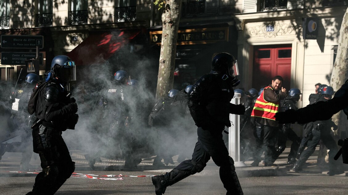 Francia in piazza contro la manovra, 'siamo un milione' - Notizie