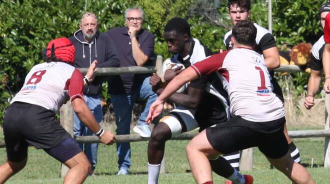 Capitan Konte in attacco (foto Rugby Lyons)