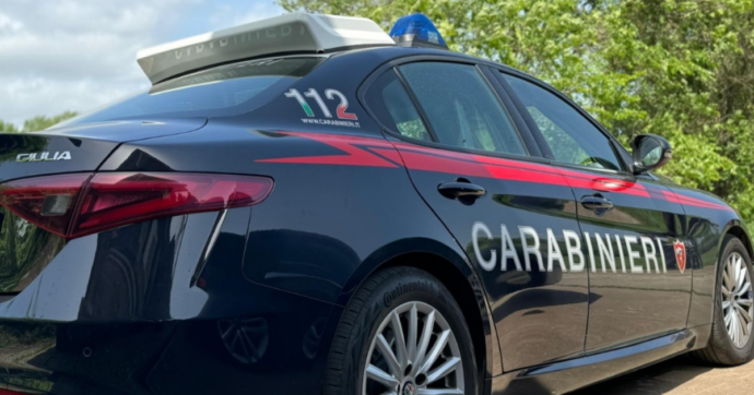 Ragazze si baciano alla festa del Lambrusco, insultate e aggredite da gruppo di uomini