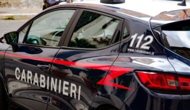 abusi sessuali su tre donne costrette a guardare film hard, arrestato un operatore