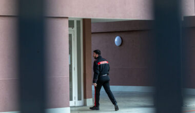 il vicino la stava strangolando