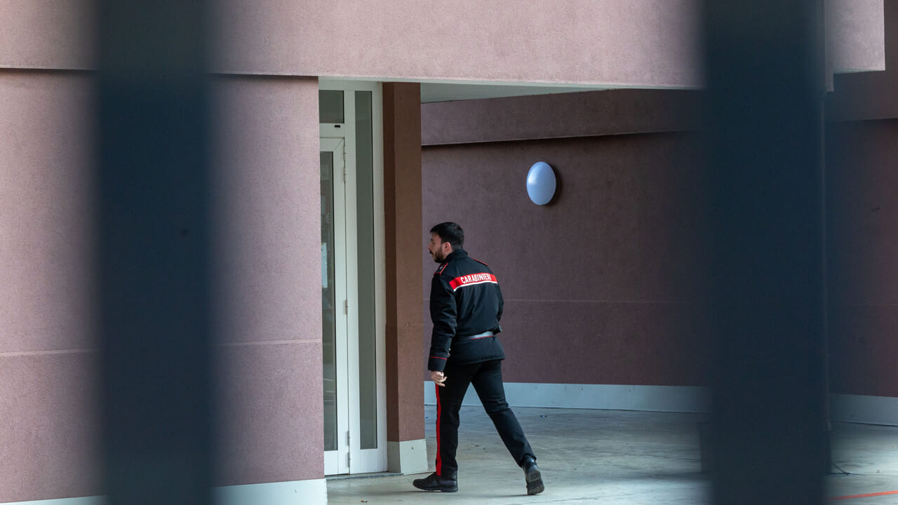 il vicino la stava strangolando
