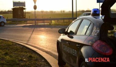 Incinta al nono mese ha un'emorragia in auto, scortata dai carabinieri in sirena fino all'ospedale